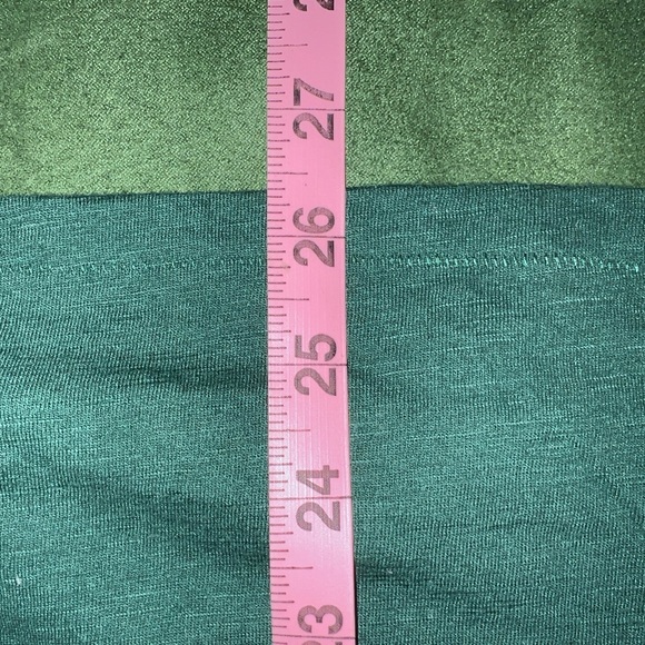 Victoria’s Secret PINK green v-neck shirt - Picture 3 of 7